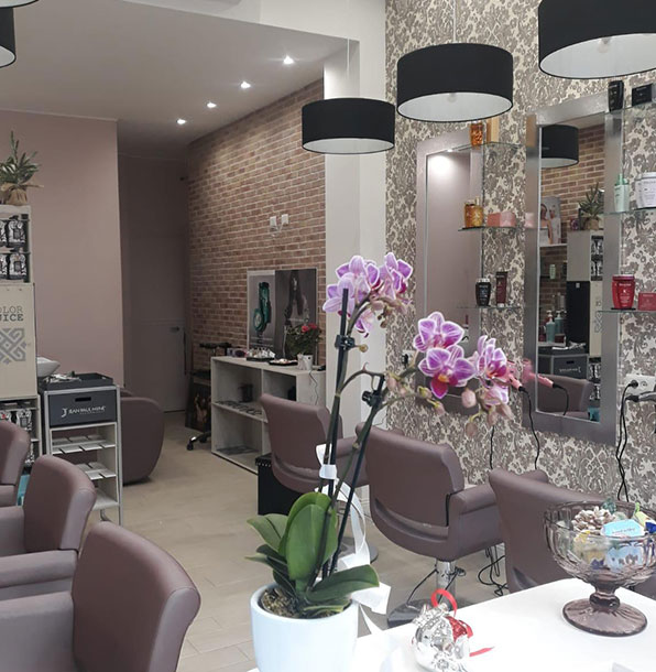 Interni reali del salone Adeline Coiffeur in Via Ugo De Carolis 89B a Balduina